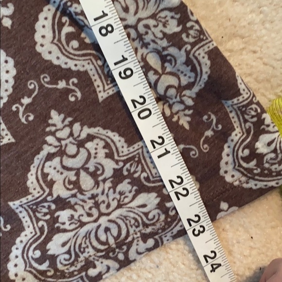 🥭(4 for $15) Brown and White Simple T Shirt - Picture 4 of 5